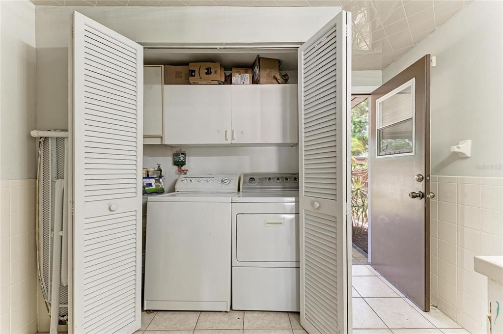На продажу: $314,900 (2 спален, 1 ванн, 858 Квадратных фут)