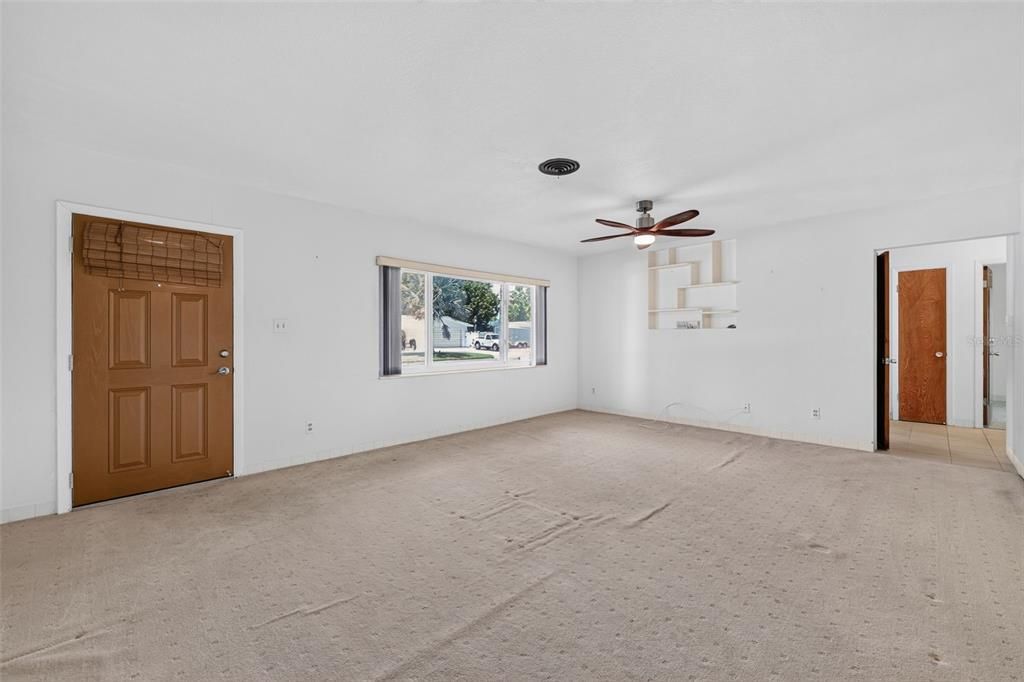 Под контрактом: $339,000 (2 спален, 2 ванн, 1131 Квадратных фут)