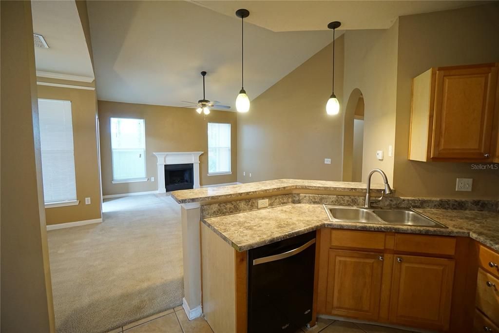 For Rent: $2,100 (2 beds, 2 baths, 1353 Square Feet)