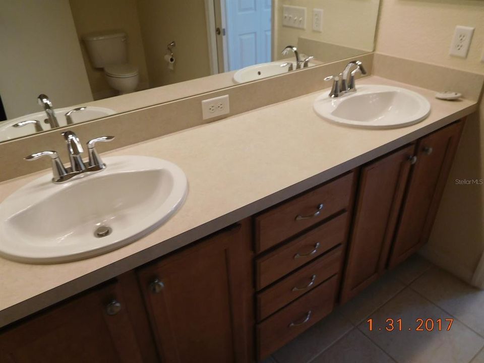For Rent: $2,000 (2 beds, 2 baths, 1477 Square Feet)