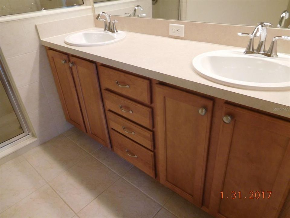 For Rent: $2,000 (2 beds, 2 baths, 1477 Square Feet)