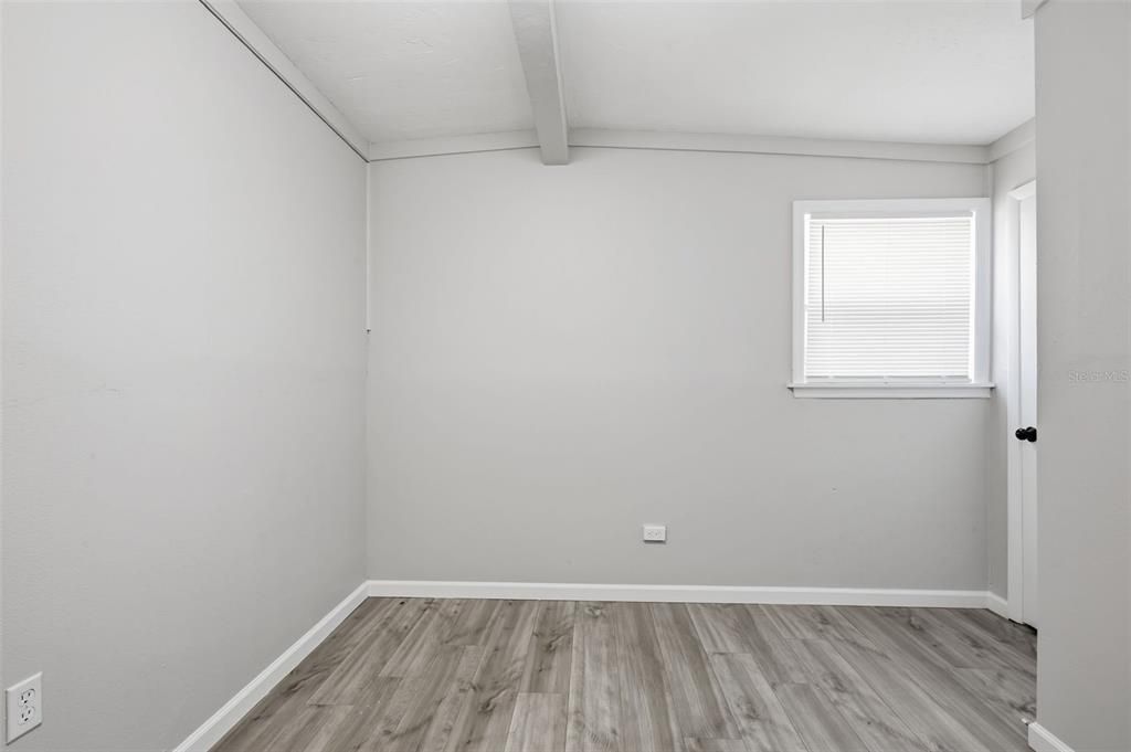На продажу: $249,999 (2 спален, 1 ванн, 960 Квадратных фут)