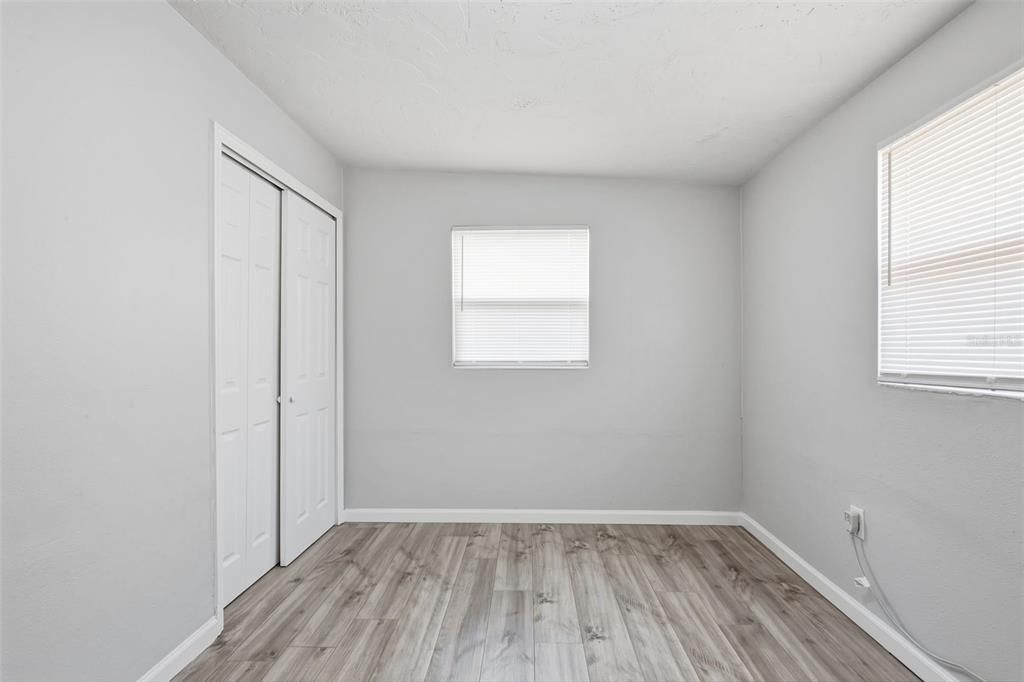 На продажу: $249,999 (2 спален, 1 ванн, 960 Квадратных фут)