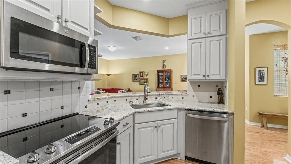 For Sale: $345,000 (2 beds, 2 baths, 1360 Square Feet)