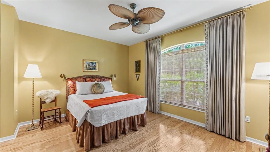 For Sale: $345,000 (2 beds, 2 baths, 1360 Square Feet)