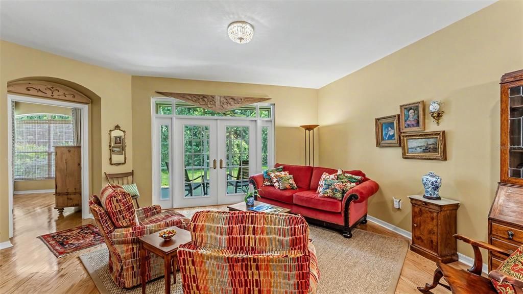 For Sale: $345,000 (2 beds, 2 baths, 1360 Square Feet)