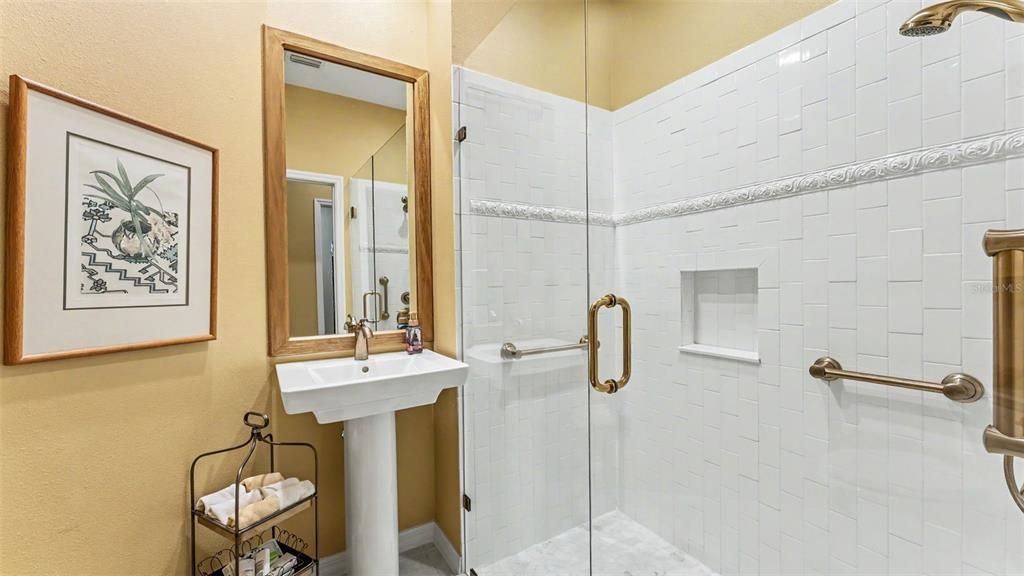 For Sale: $345,000 (2 beds, 2 baths, 1360 Square Feet)