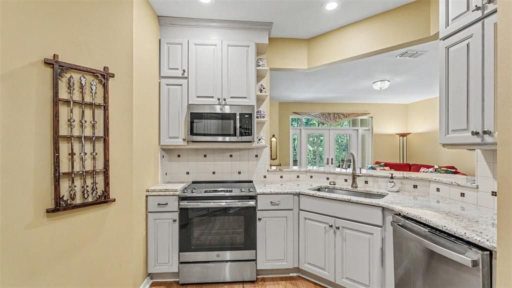 For Sale: $345,000 (2 beds, 2 baths, 1360 Square Feet)