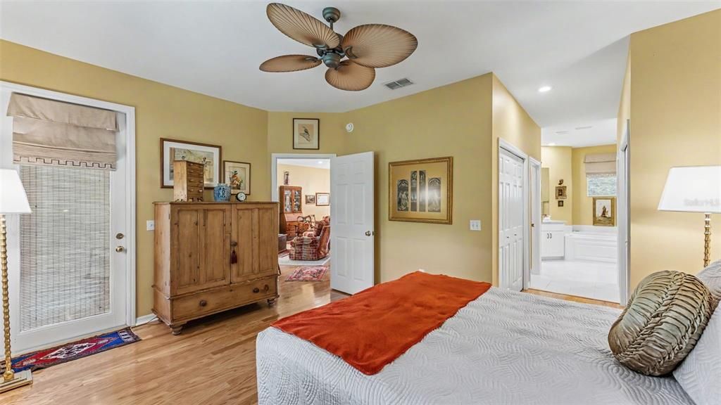 For Sale: $345,000 (2 beds, 2 baths, 1360 Square Feet)