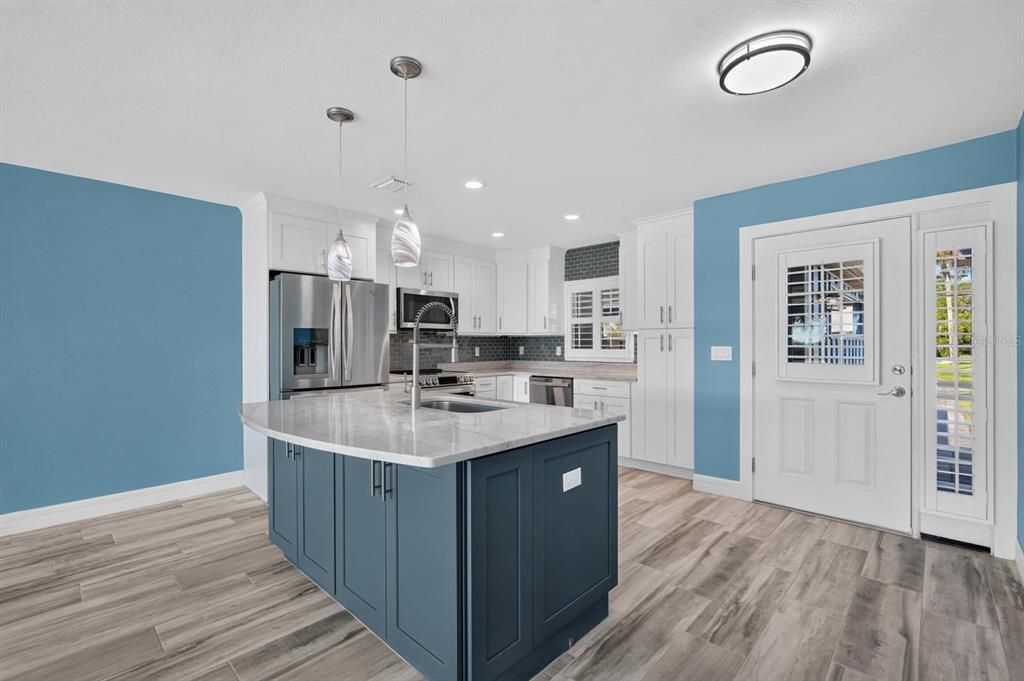 For Sale: $585,000 (2 beds, 2 baths, 1141 Square Feet)