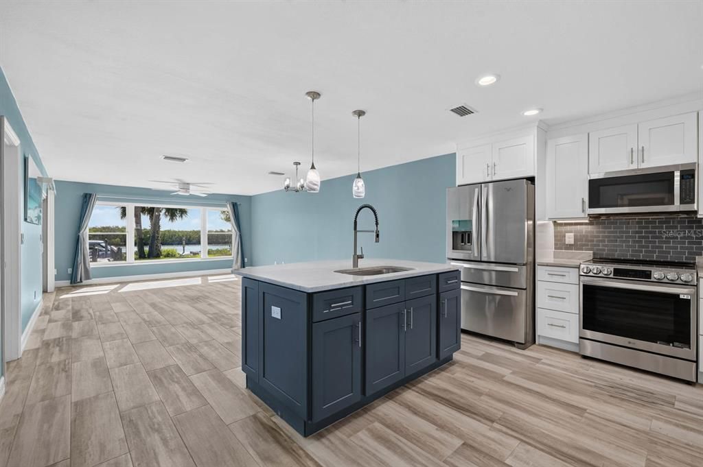 For Sale: $585,000 (2 beds, 2 baths, 1141 Square Feet)