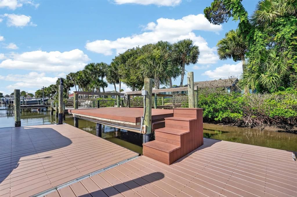 For Sale: $585,000 (2 beds, 2 baths, 1141 Square Feet)