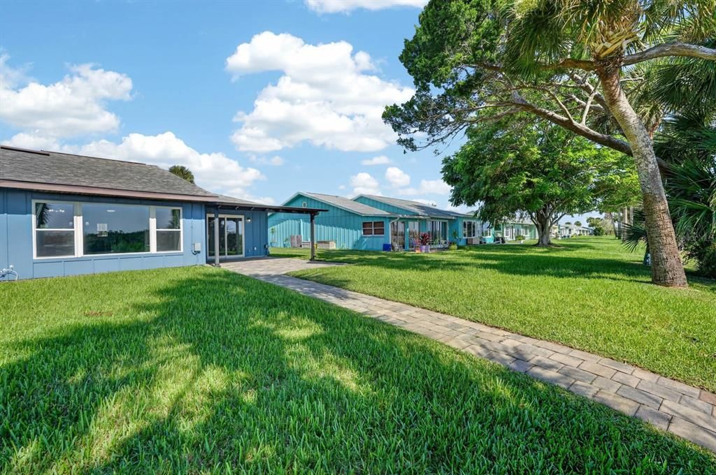For Sale: $585,000 (2 beds, 2 baths, 1141 Square Feet)