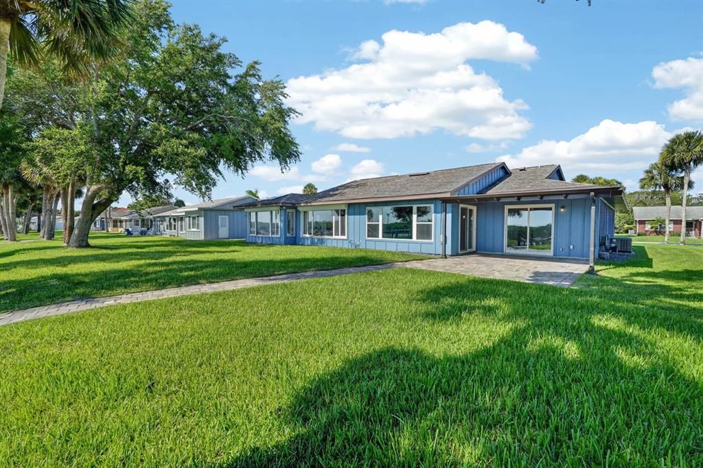 For Sale: $585,000 (2 beds, 2 baths, 1141 Square Feet)