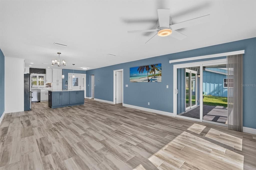 For Sale: $585,000 (2 beds, 2 baths, 1141 Square Feet)