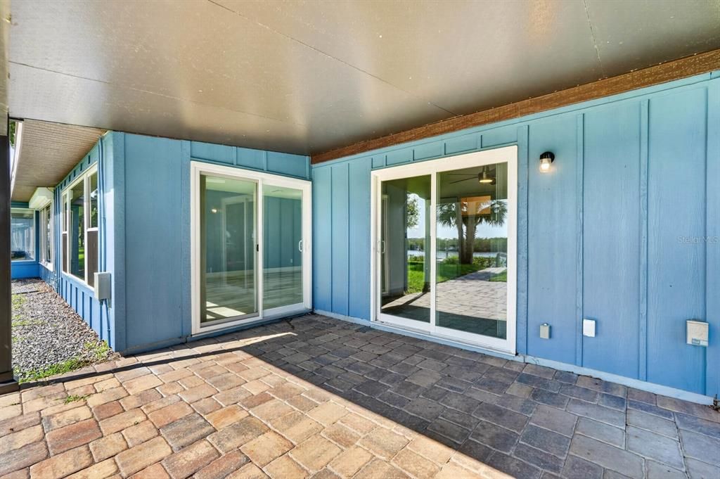 For Sale: $585,000 (2 beds, 2 baths, 1141 Square Feet)