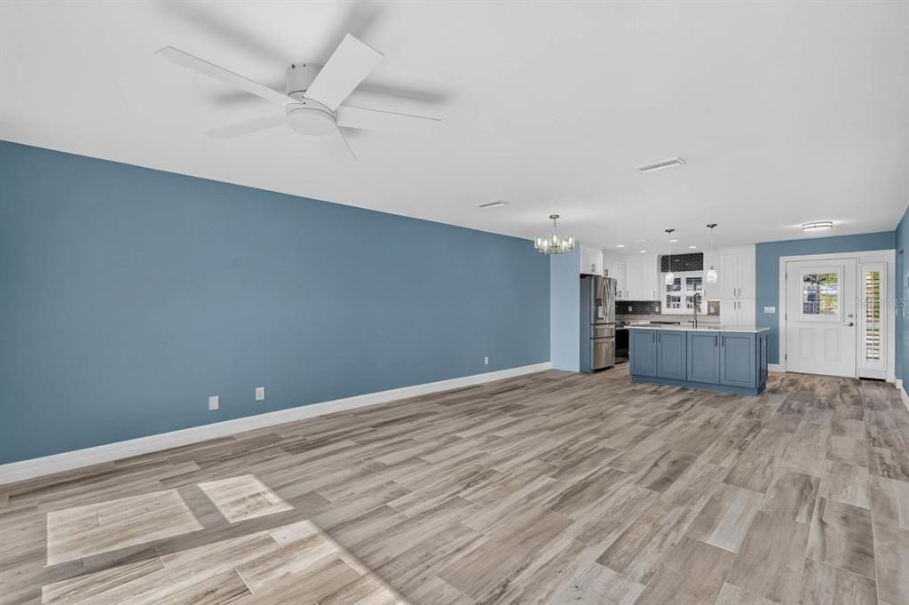 For Sale: $585,000 (2 beds, 2 baths, 1141 Square Feet)