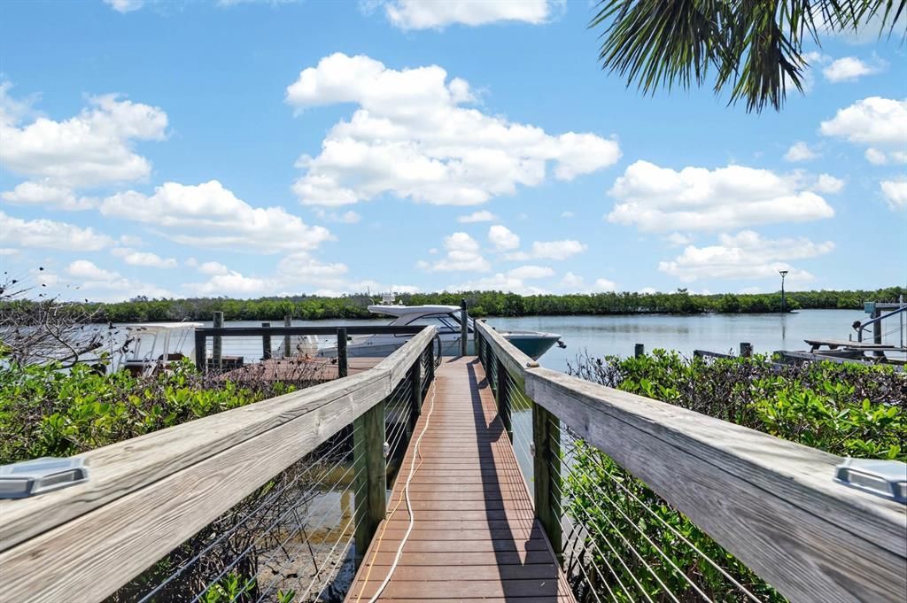 For Sale: $585,000 (2 beds, 2 baths, 1141 Square Feet)