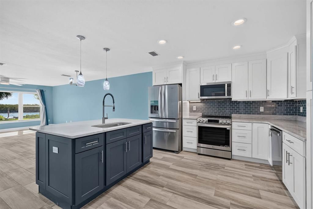 For Sale: $585,000 (2 beds, 2 baths, 1141 Square Feet)