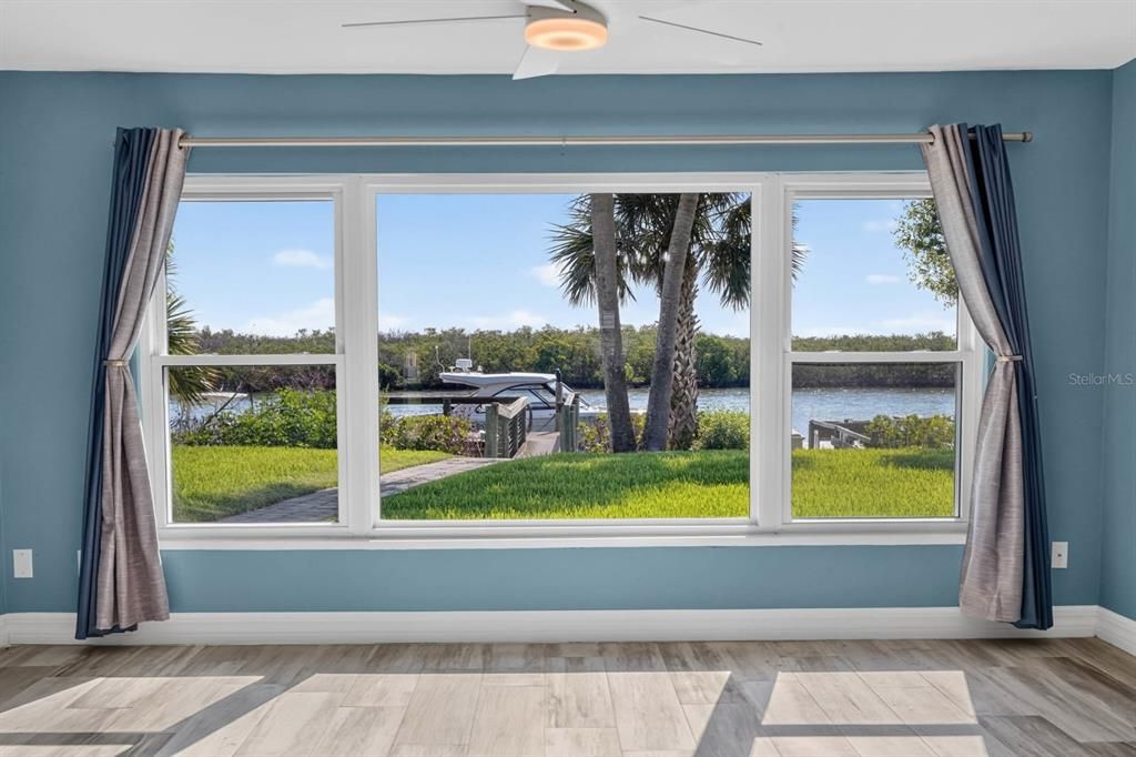 For Sale: $585,000 (2 beds, 2 baths, 1141 Square Feet)