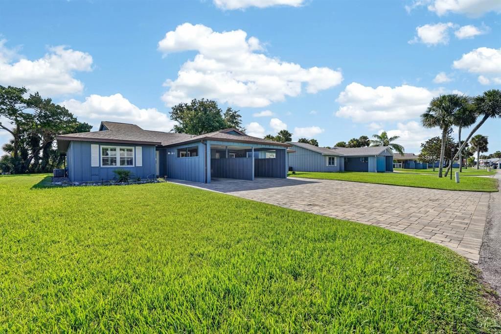 For Sale: $585,000 (2 beds, 2 baths, 1141 Square Feet)