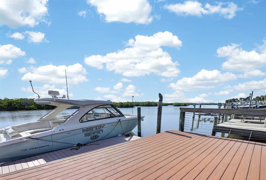 For Sale: $585,000 (2 beds, 2 baths, 1141 Square Feet)