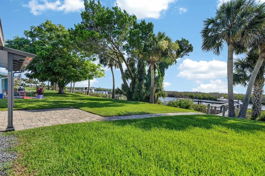 For Sale: $585,000 (2 beds, 2 baths, 1141 Square Feet)