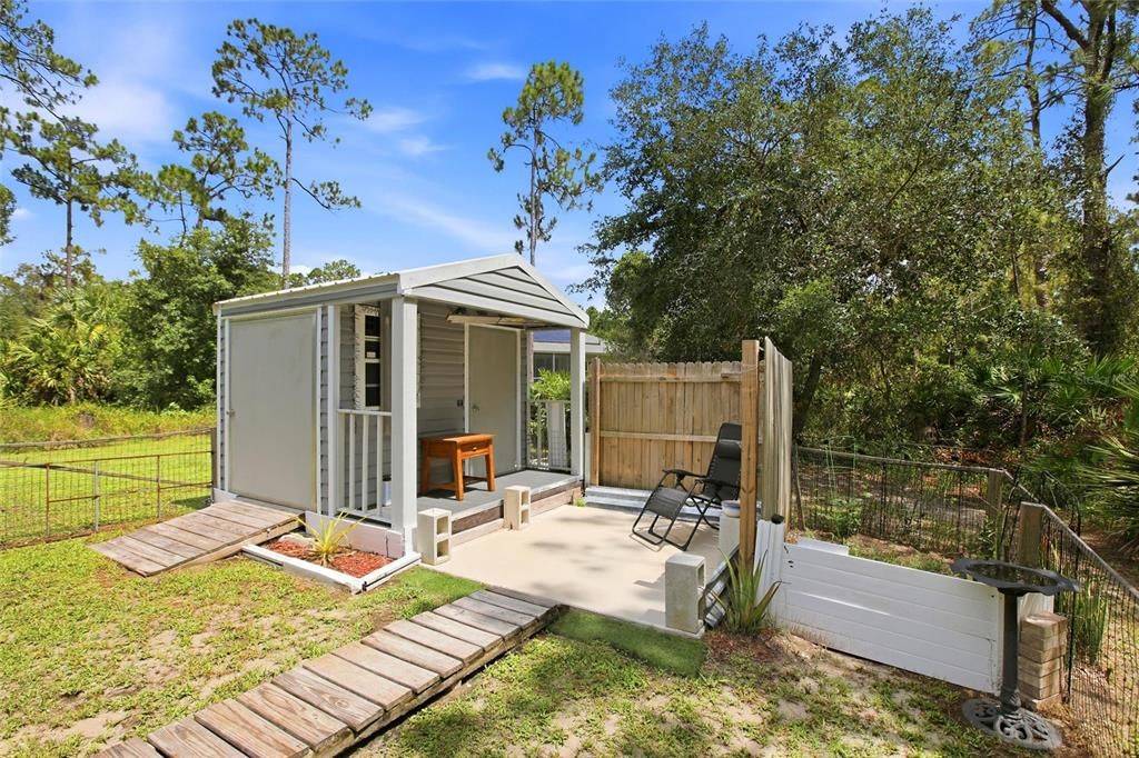 For Sale: $245,000 (2 beds, 1 baths, 893 Square Feet)