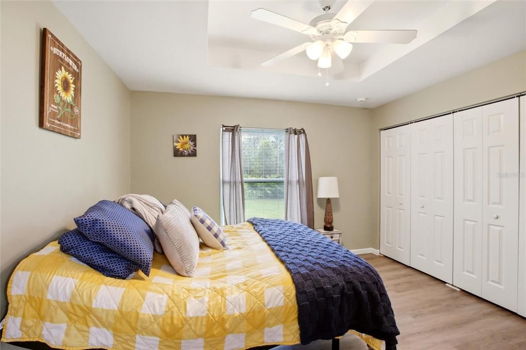 For Sale: $245,000 (2 beds, 1 baths, 893 Square Feet)