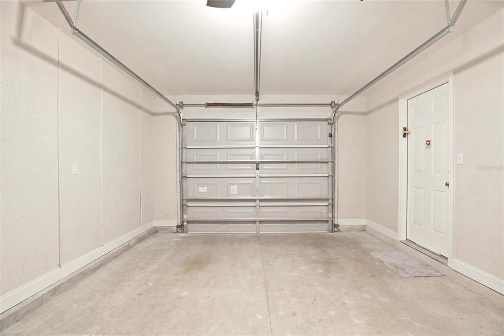 For Sale: $245,000 (2 beds, 1 baths, 893 Square Feet)