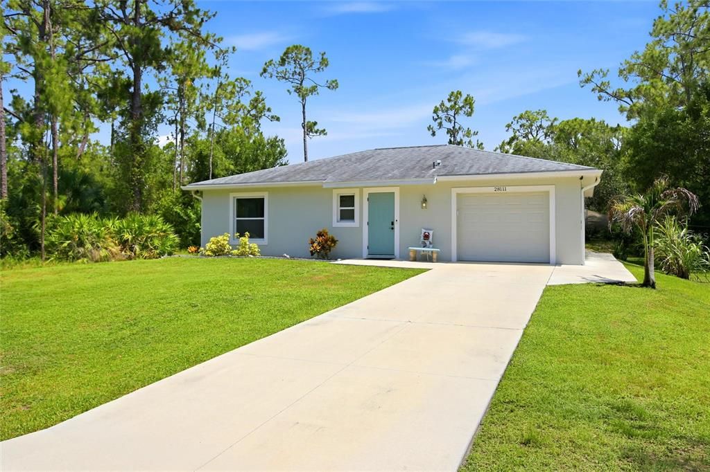 For Sale: $245,000 (2 beds, 1 baths, 893 Square Feet)