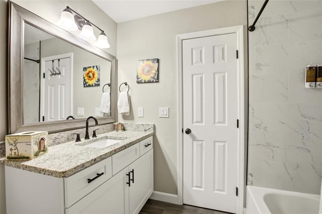 For Sale: $245,000 (2 beds, 1 baths, 893 Square Feet)