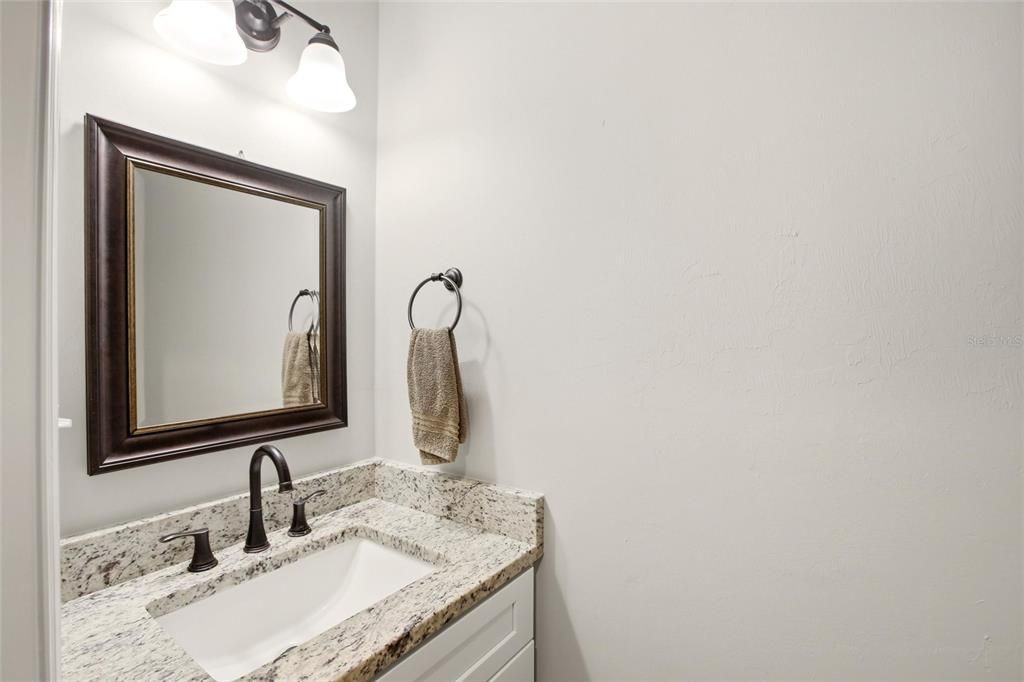 For Sale: $245,000 (2 beds, 1 baths, 893 Square Feet)