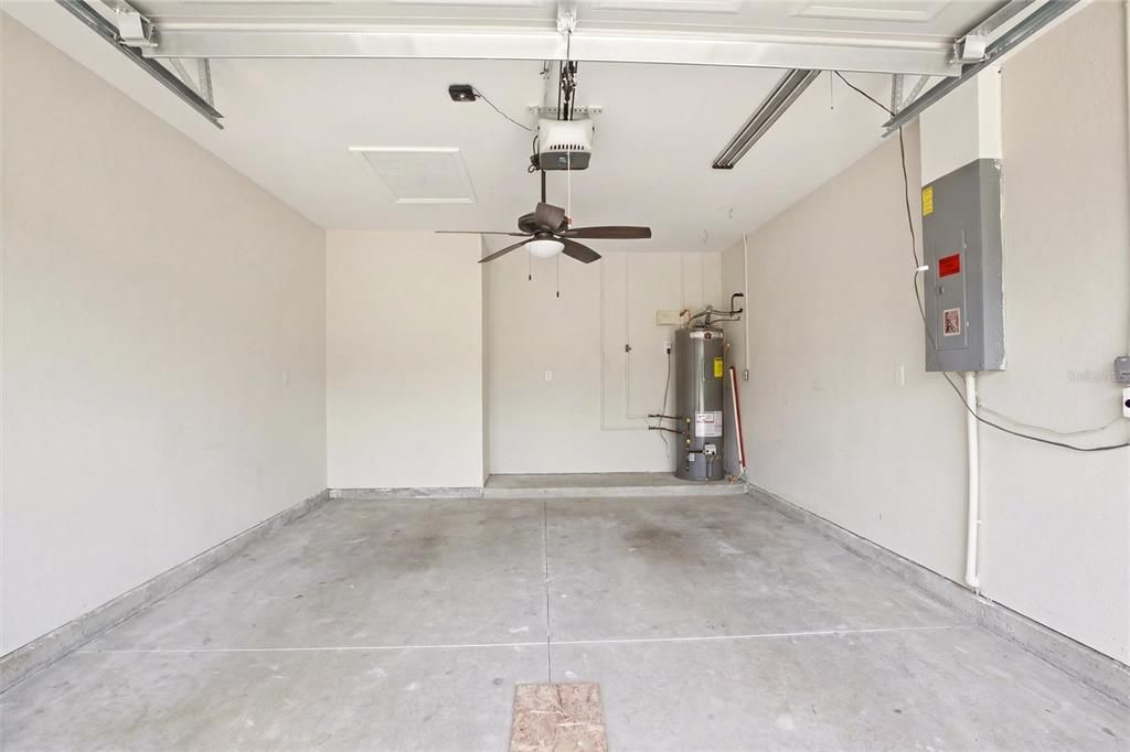 For Sale: $245,000 (2 beds, 1 baths, 893 Square Feet)