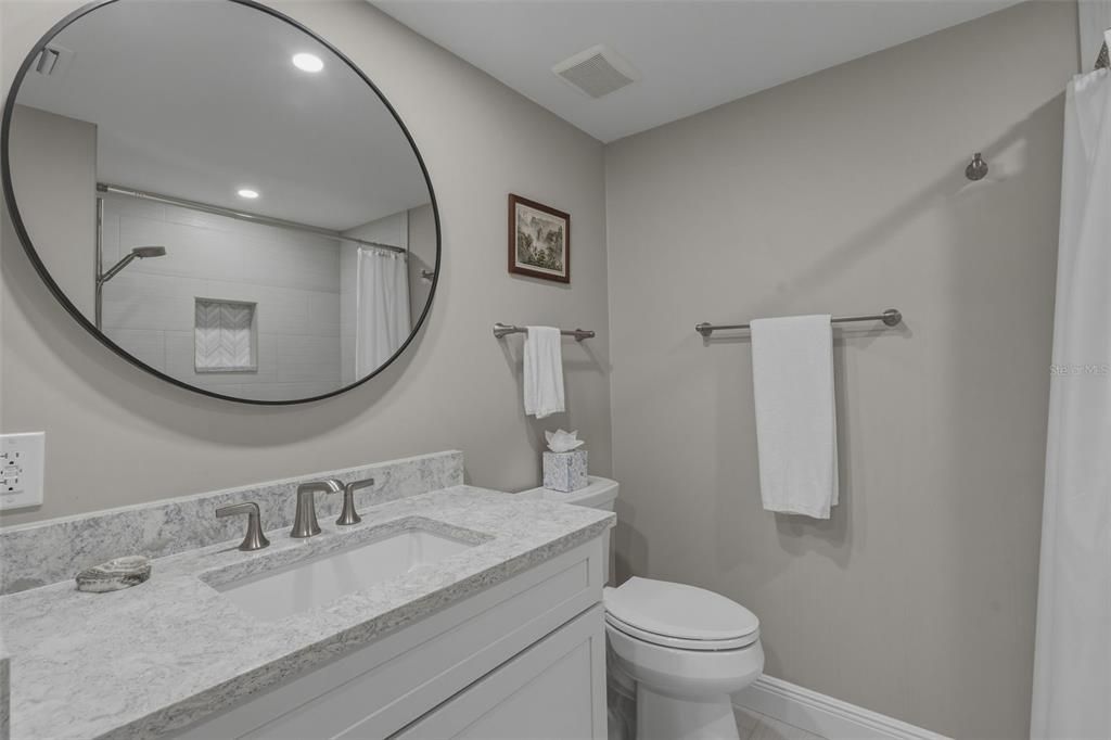出租: $4,000 (2 贝兹, 2 浴室, 1200 平方英尺)