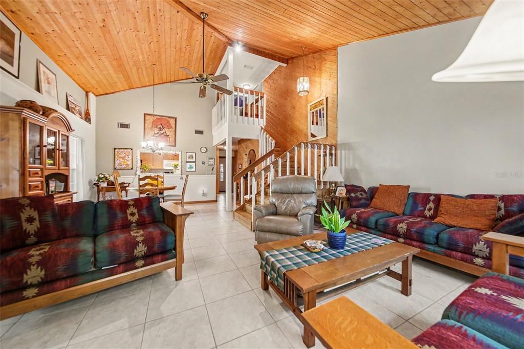 На продажу: $579,000 (3 спален, 2 ванн, 1828 Квадратных фут)