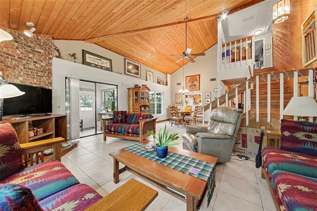 На продажу: $579,000 (3 спален, 2 ванн, 1828 Квадратных фут)