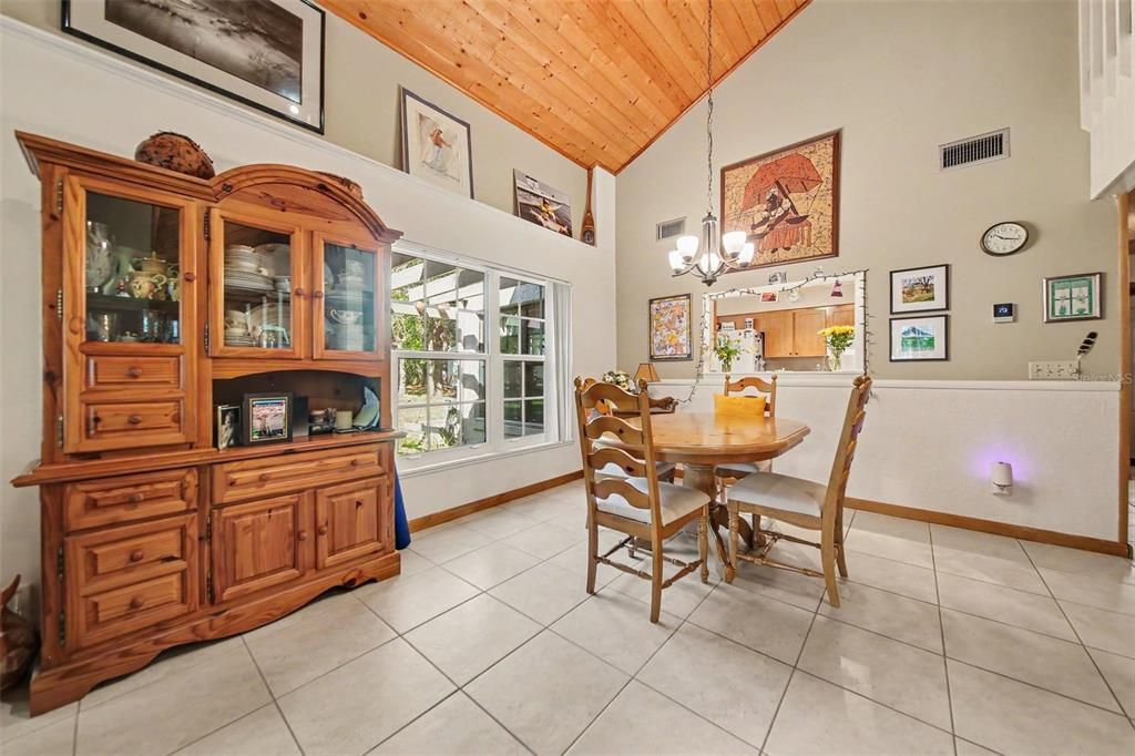 На продажу: $579,000 (3 спален, 2 ванн, 1828 Квадратных фут)
