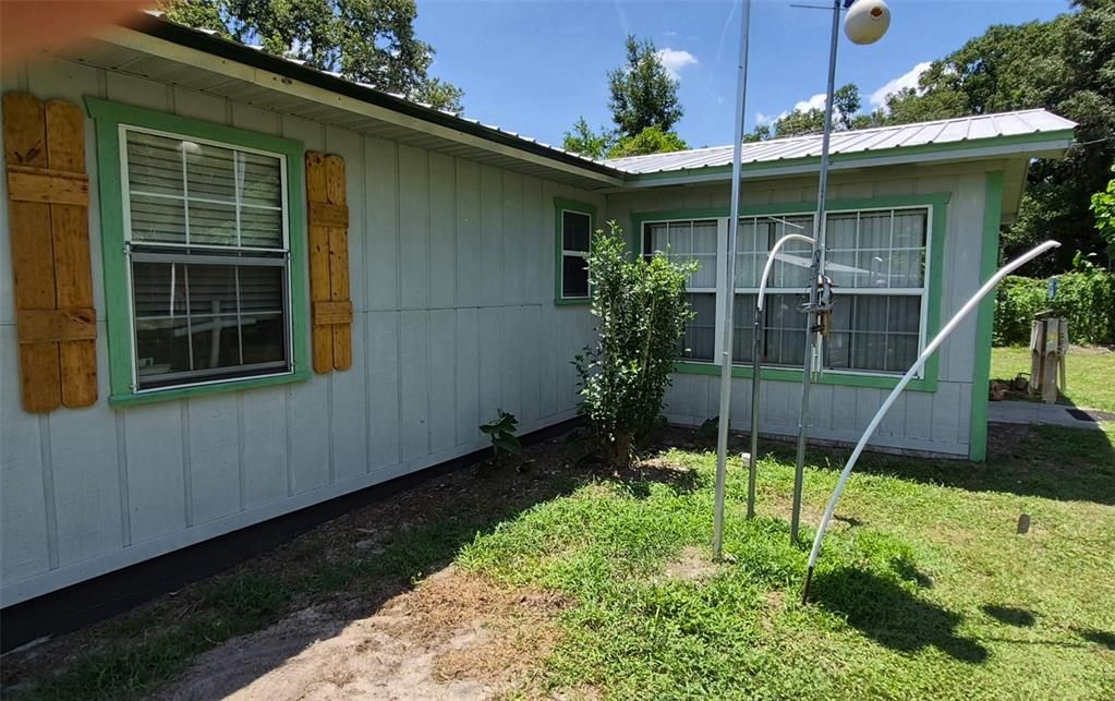 For Sale: $199,000 (3 beds, 2 baths, 1308 Square Feet)