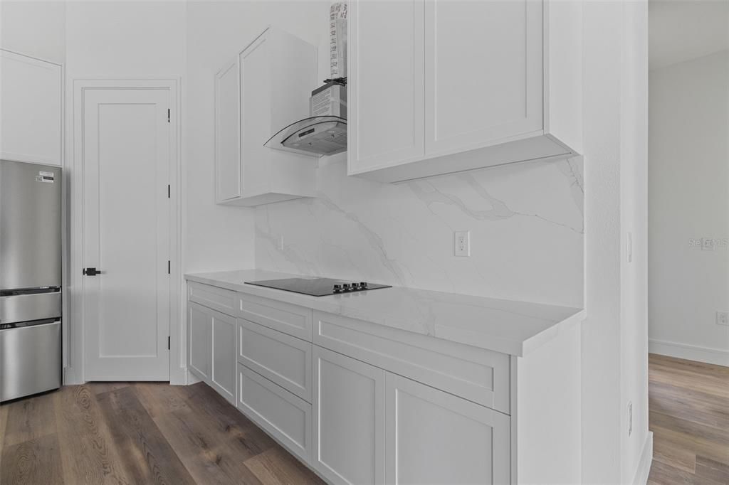 На продажу: $449,995 (3 спален, 2 ванн, 1985 Квадратных фут)
