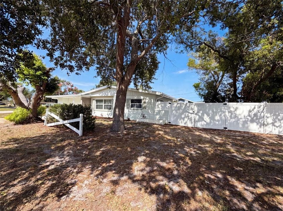 For Sale: $289,000 (3 beds, 1 baths, 1066 Square Feet)
