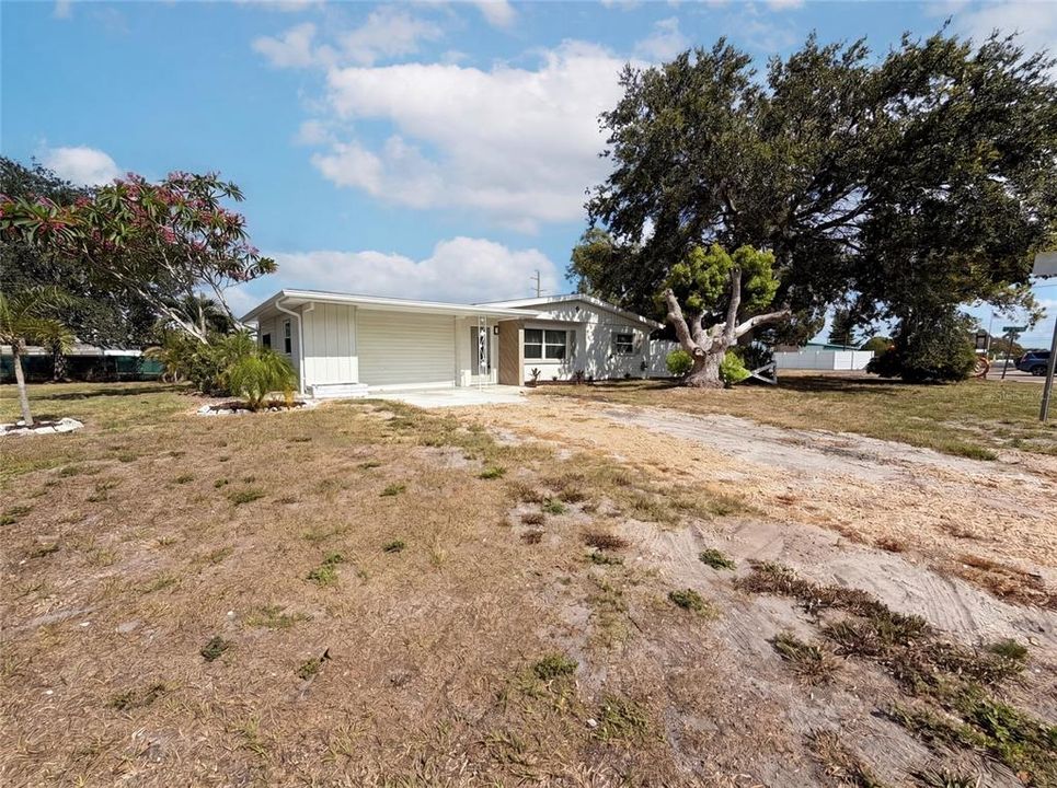 For Sale: $289,000 (3 beds, 1 baths, 1066 Square Feet)