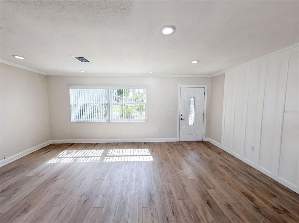 For Sale: $289,000 (3 beds, 1 baths, 1066 Square Feet)