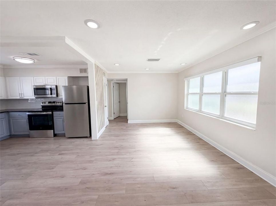 For Sale: $289,000 (3 beds, 1 baths, 1066 Square Feet)