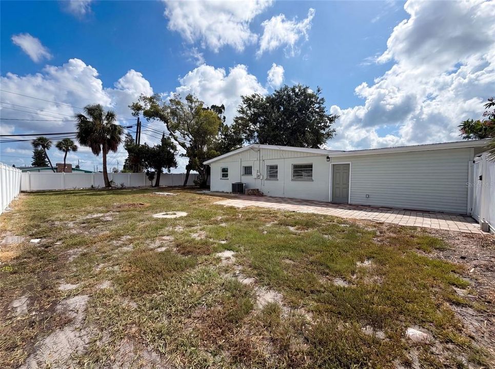 For Sale: $289,000 (3 beds, 1 baths, 1066 Square Feet)