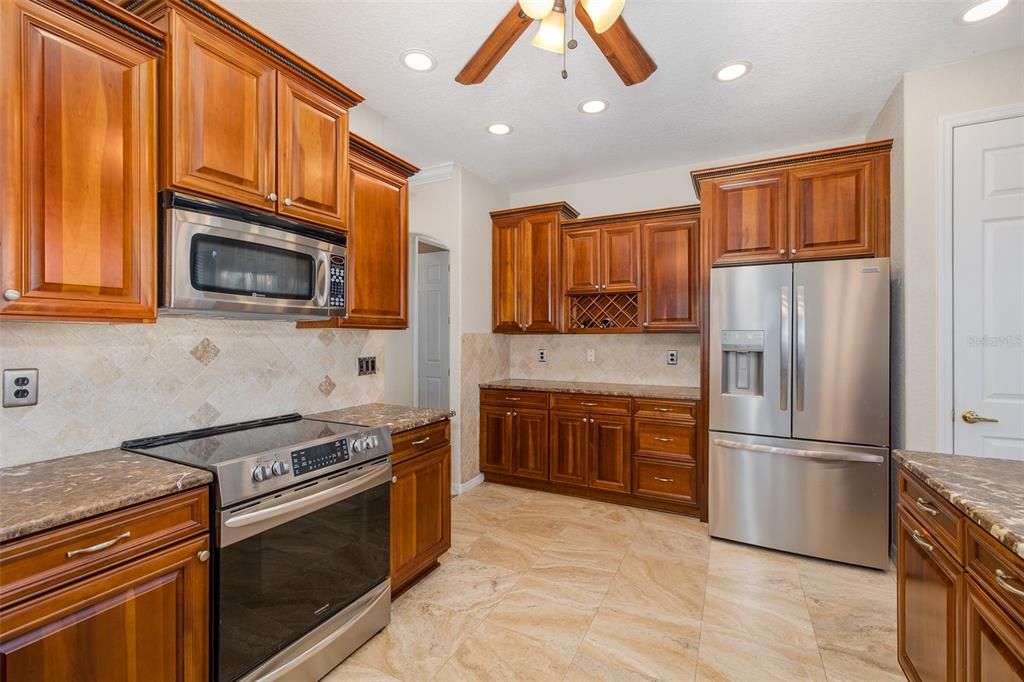 На продажу: $599,999 (3 спален, 3 ванн, 2367 Квадратных фут)