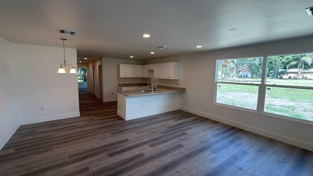 En Venta: $299,900 (3 camas, 2 baños, 1376 Pies cuadrados)