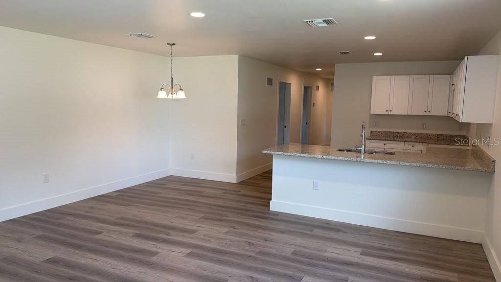 En Venta: $299,900 (3 camas, 2 baños, 1376 Pies cuadrados)