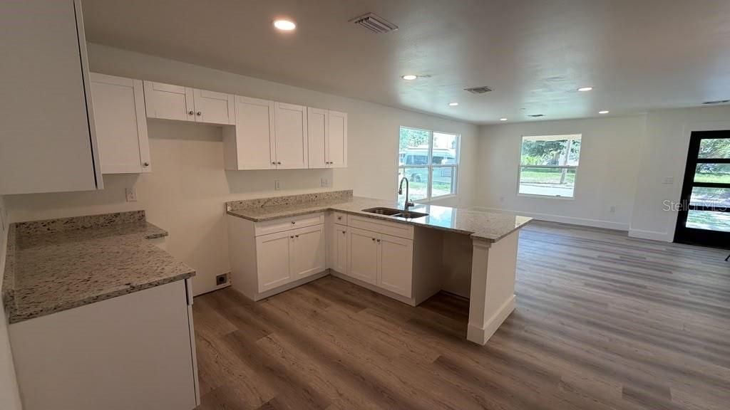 En Venta: $299,900 (3 camas, 2 baños, 1376 Pies cuadrados)