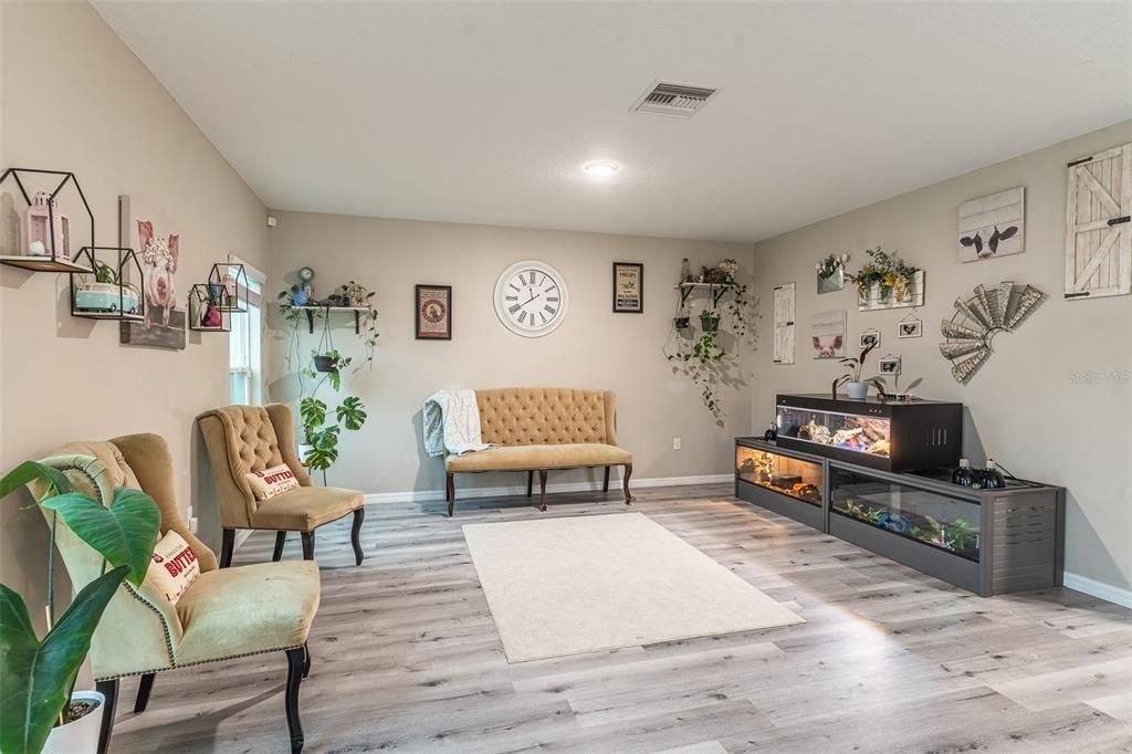 For Sale: $394,900 (5 beds, 3 baths, 2885 Square Feet)